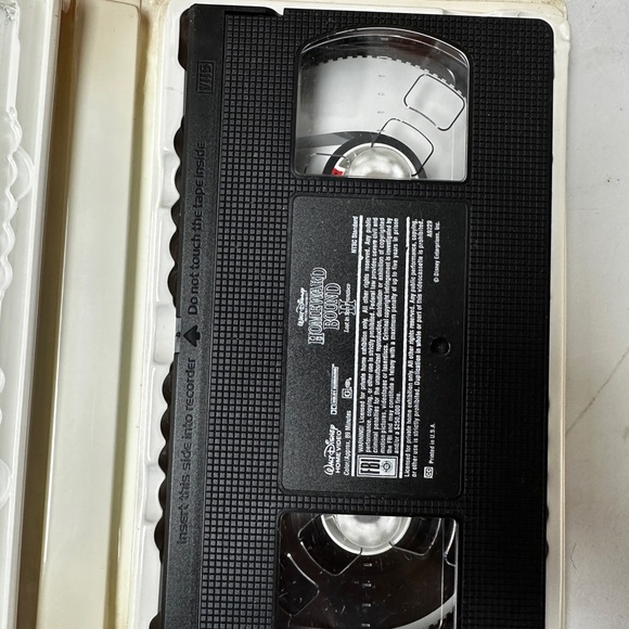 Homeward Bound 2 VHS - Picture 2 of 2